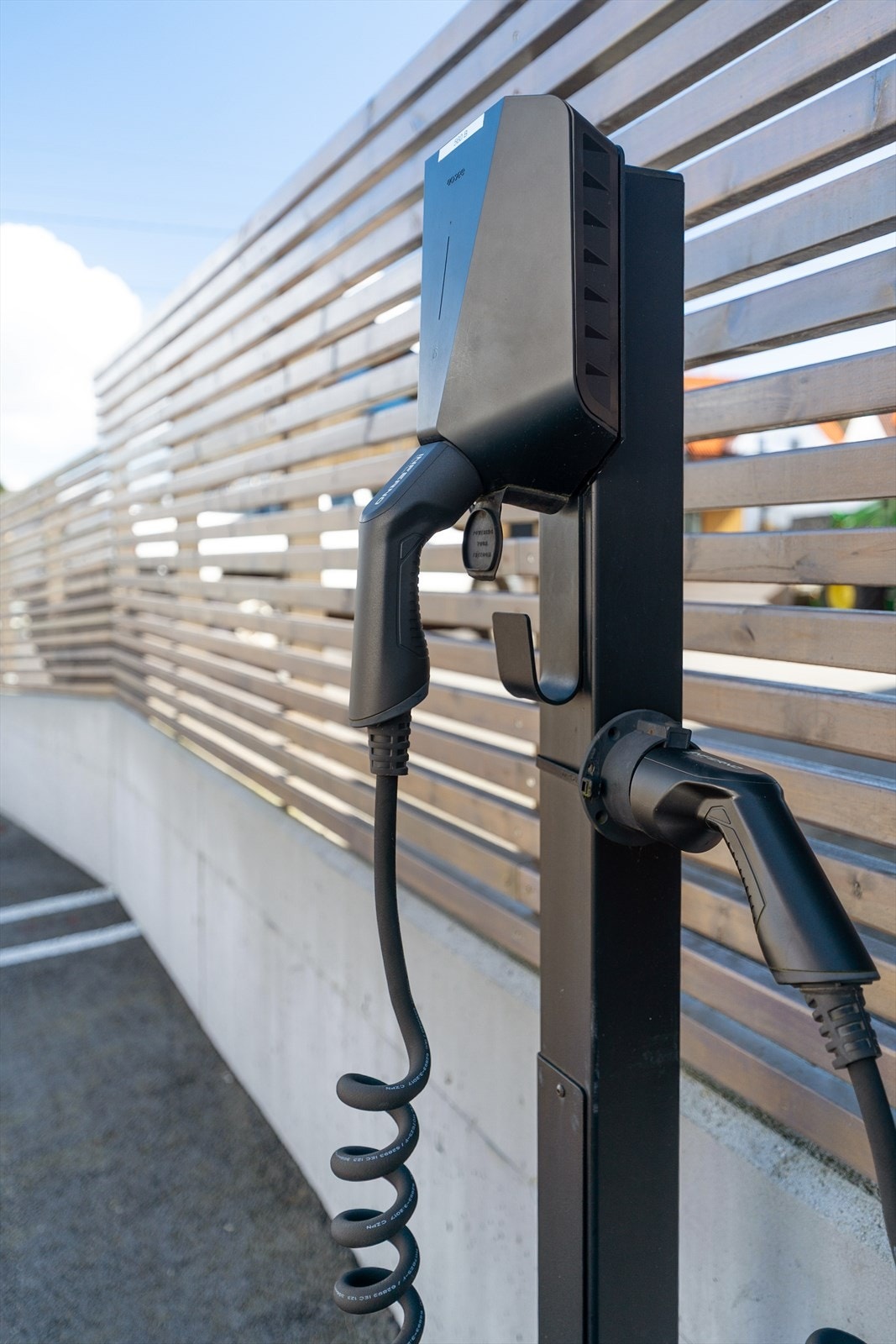 I 2022 ble det montert Easee elbillader i tilknytning til leilighetens parkeringsplass Galleribilde