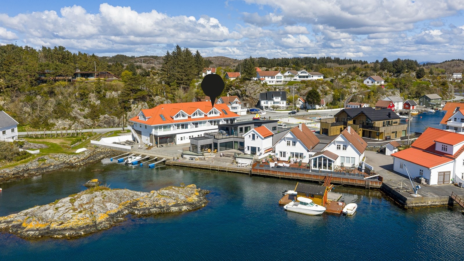 Her bor du med kort avstand til barnehage, privat barneskole og flotte turområder Galleribilde