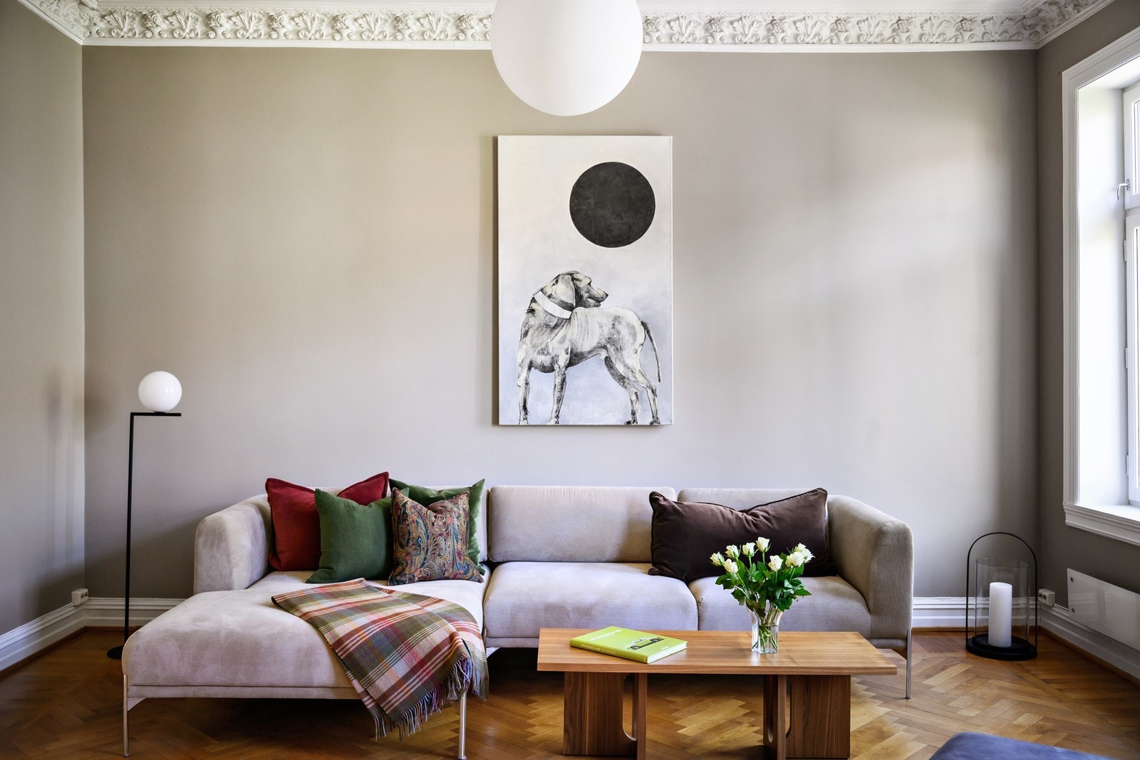 Leiligheten er malt i harmoniske fargetoner Galleribilde