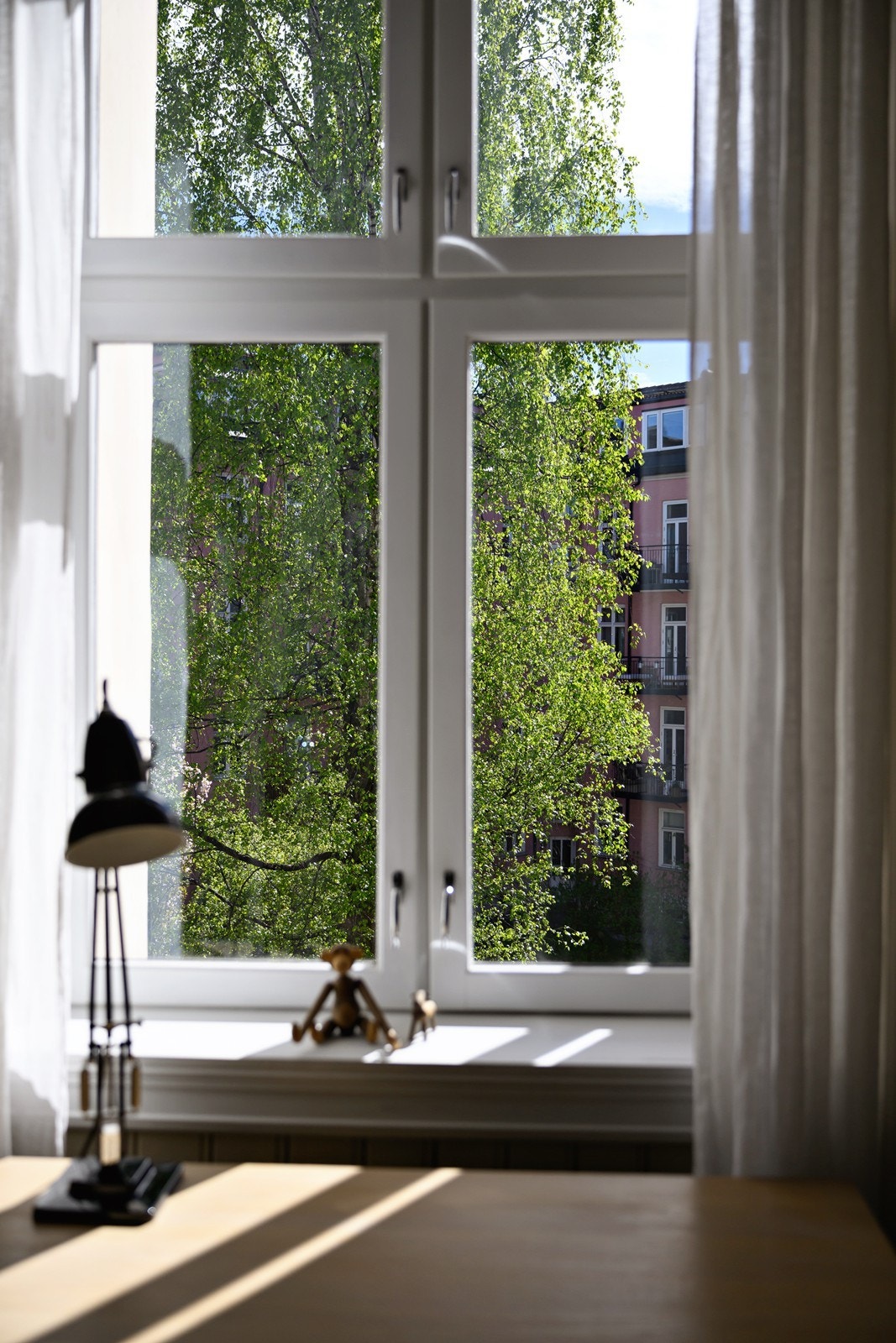 Også dette soverommet vender mot hyggelig bakhage Galleribilde