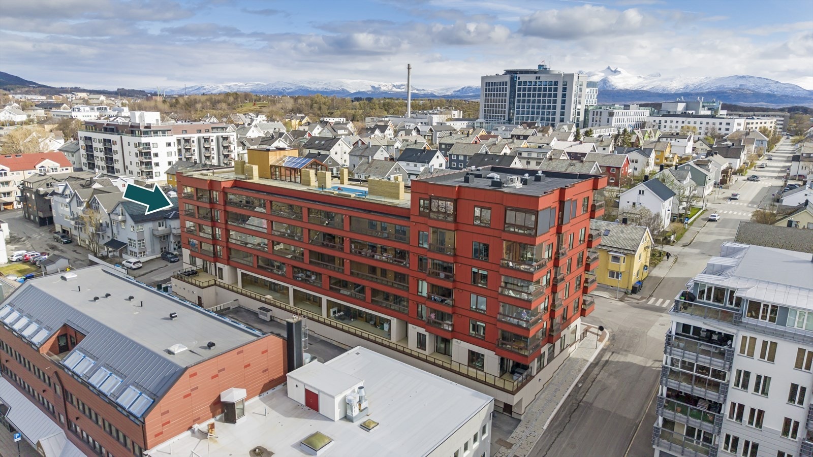 Området har også nærhet til flotte turområder langs sjøen, som gir gode rekreasjonsmuligheter året rundt. Galleribilde