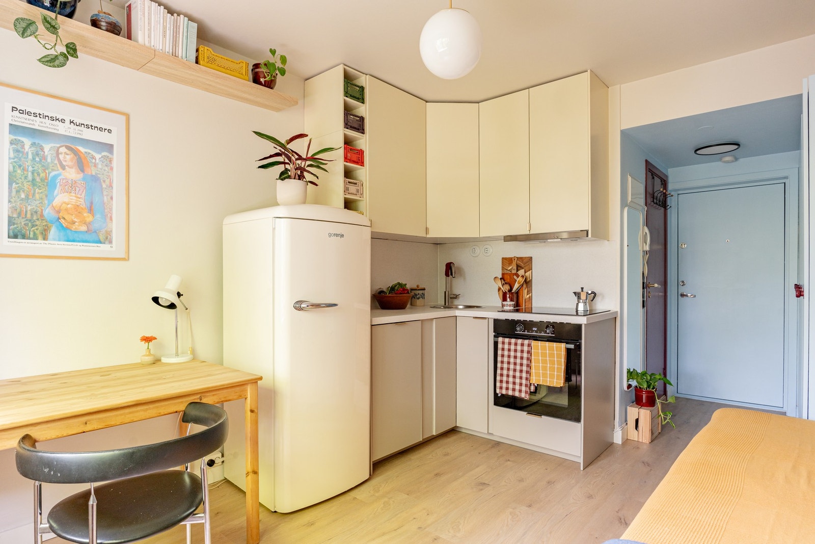 En praktisk og smart innredet studioleilighet i populært boligområde på vakre Vålerenga. Galleribilde