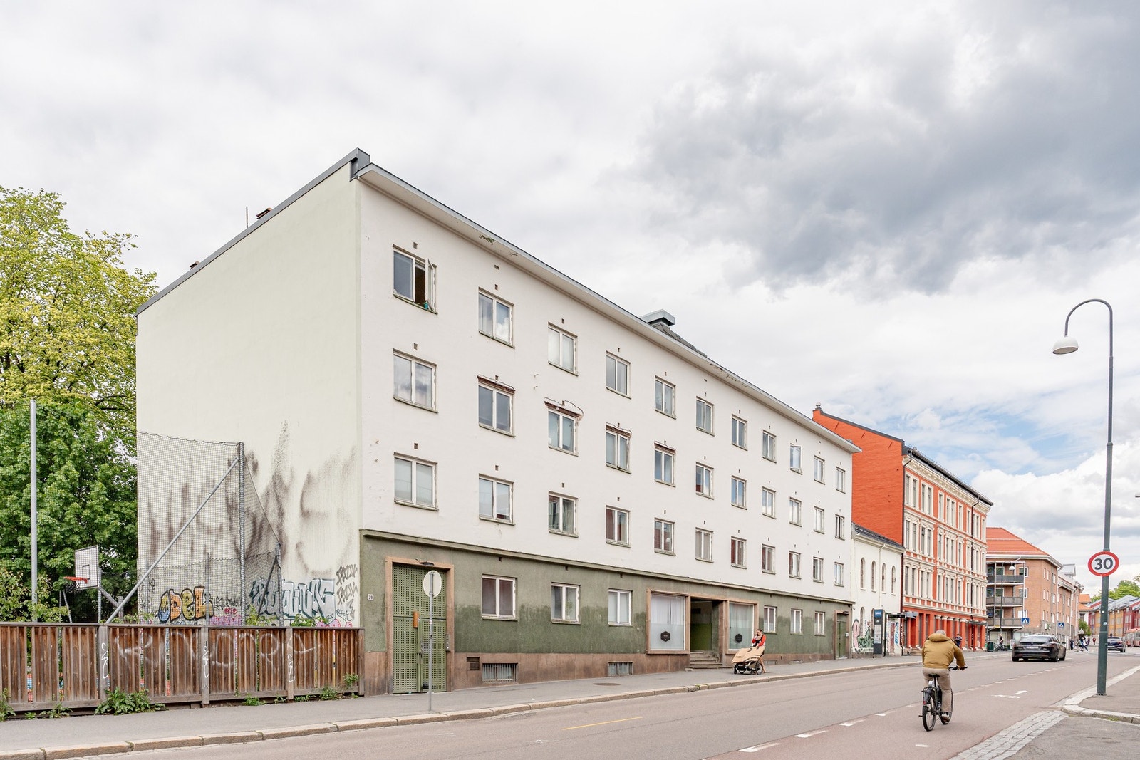 Utvendig fasade, sett fra Strømsveien. Galleribilde