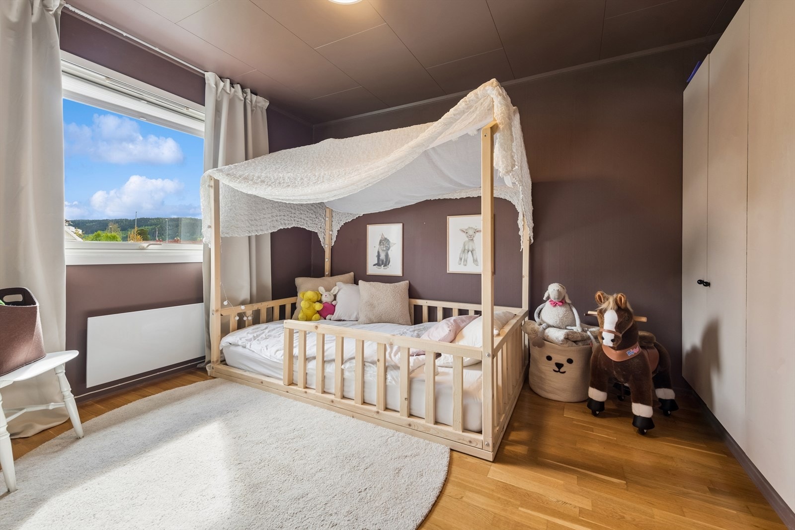 Soverommene har god størrelse og egner seg godt som barnerom, gjesterom eller kontor. Galleribilde