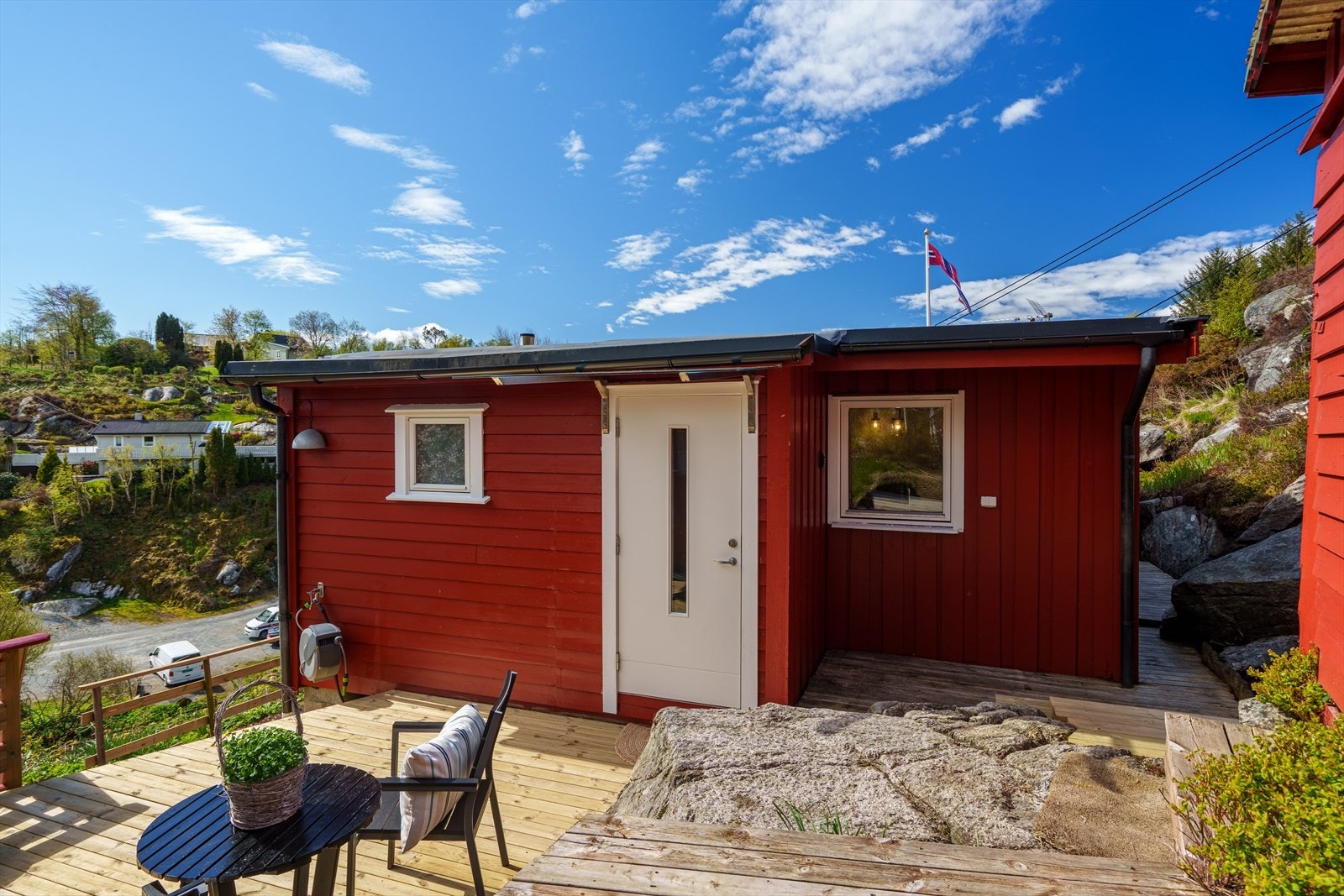 Tomten er pent opparbeidet med flere soner Galleribilde
