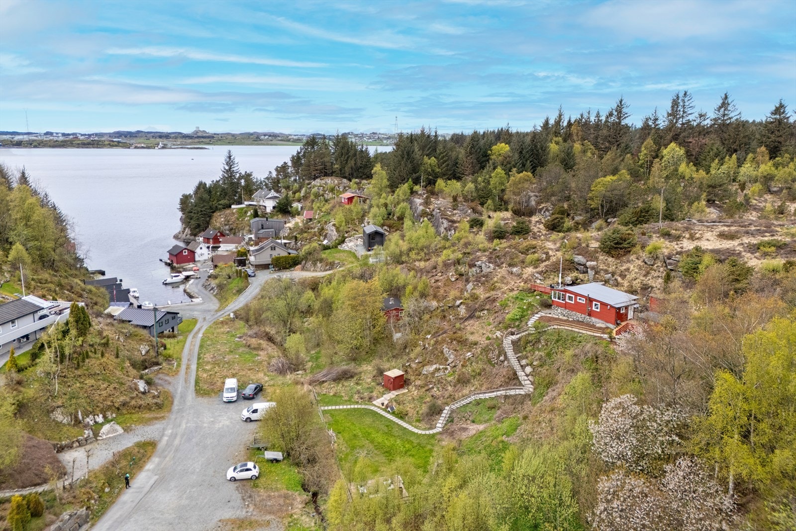 Nærhet til både turområder, sjø og variert friluftsliv Galleribilde