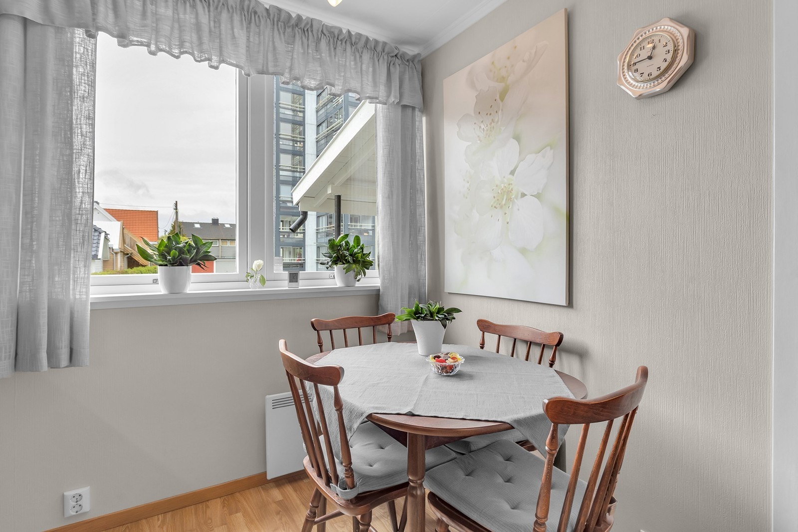 På kjøkken er det plass til kjøkkenbord Galleribilde