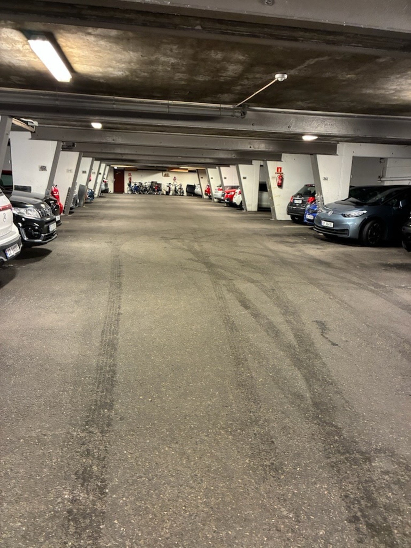 Leiligheten disponerer en fast parkeringsplass i felles garasjeanlegg. Galleribilde