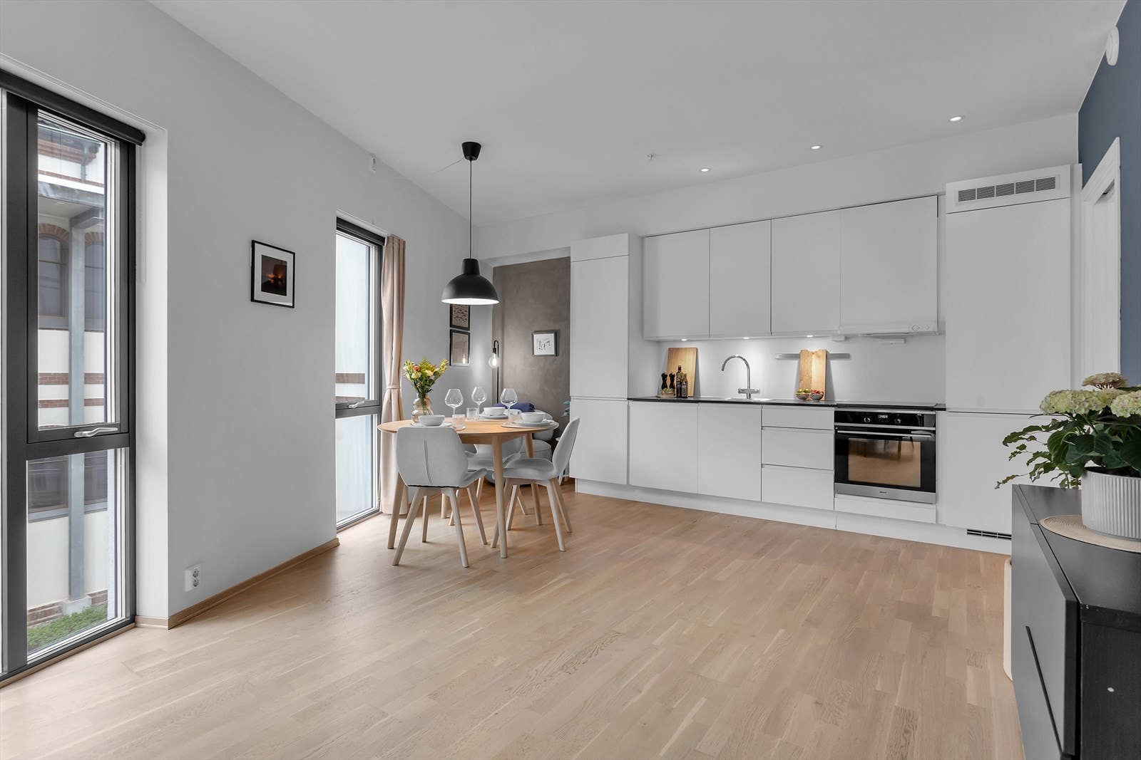 Leiligheten er tilknyttet et balansert ventilasjonsanlegg som sikrer et sunt inneklima. Galleribilde