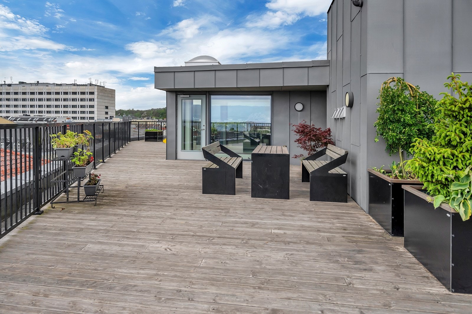 Sameiet har en stor, felles takterrasse til glede for beboerne. Galleribilde