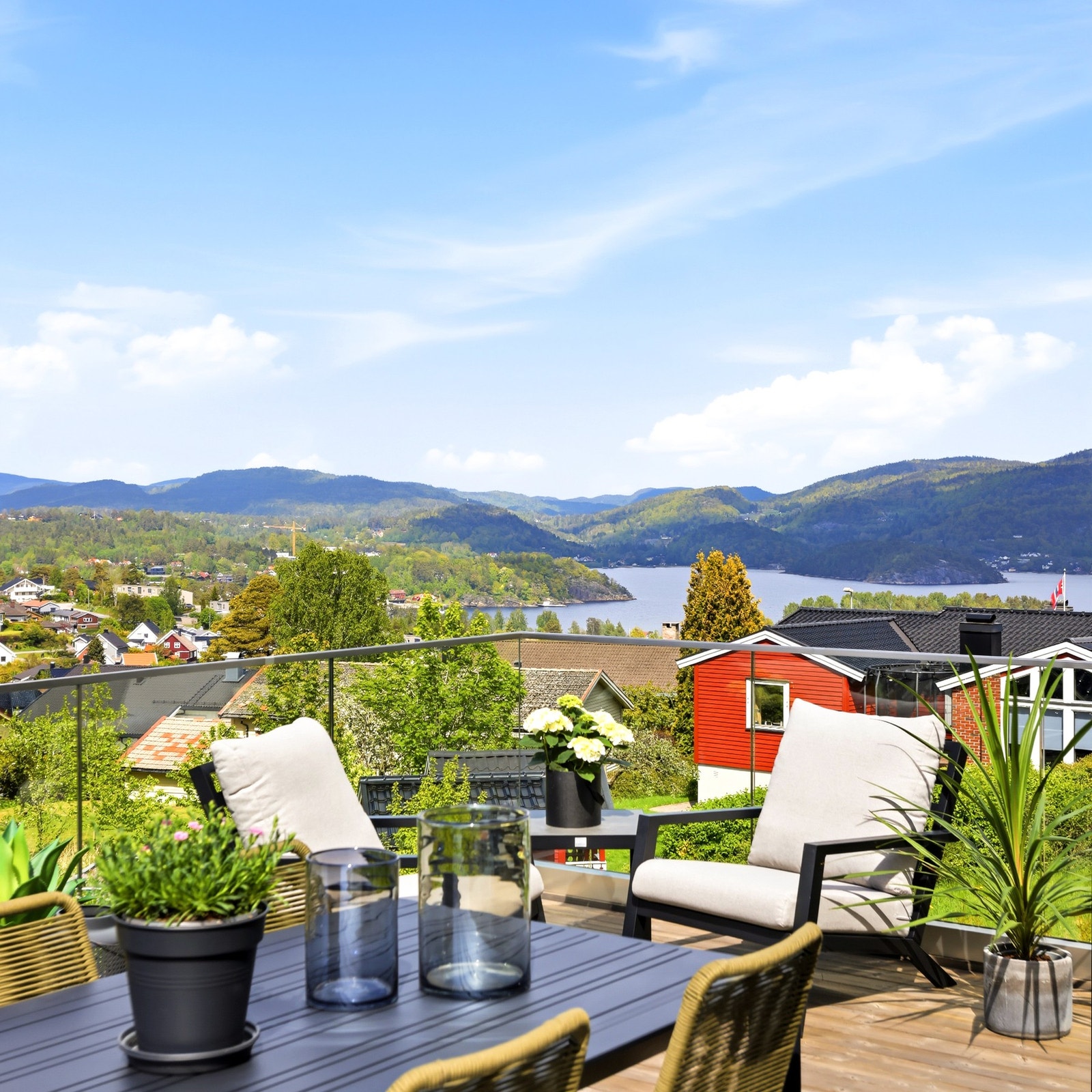 Sjøutsikt mot Eidangerfjorden og områdene rundt Galleribilde