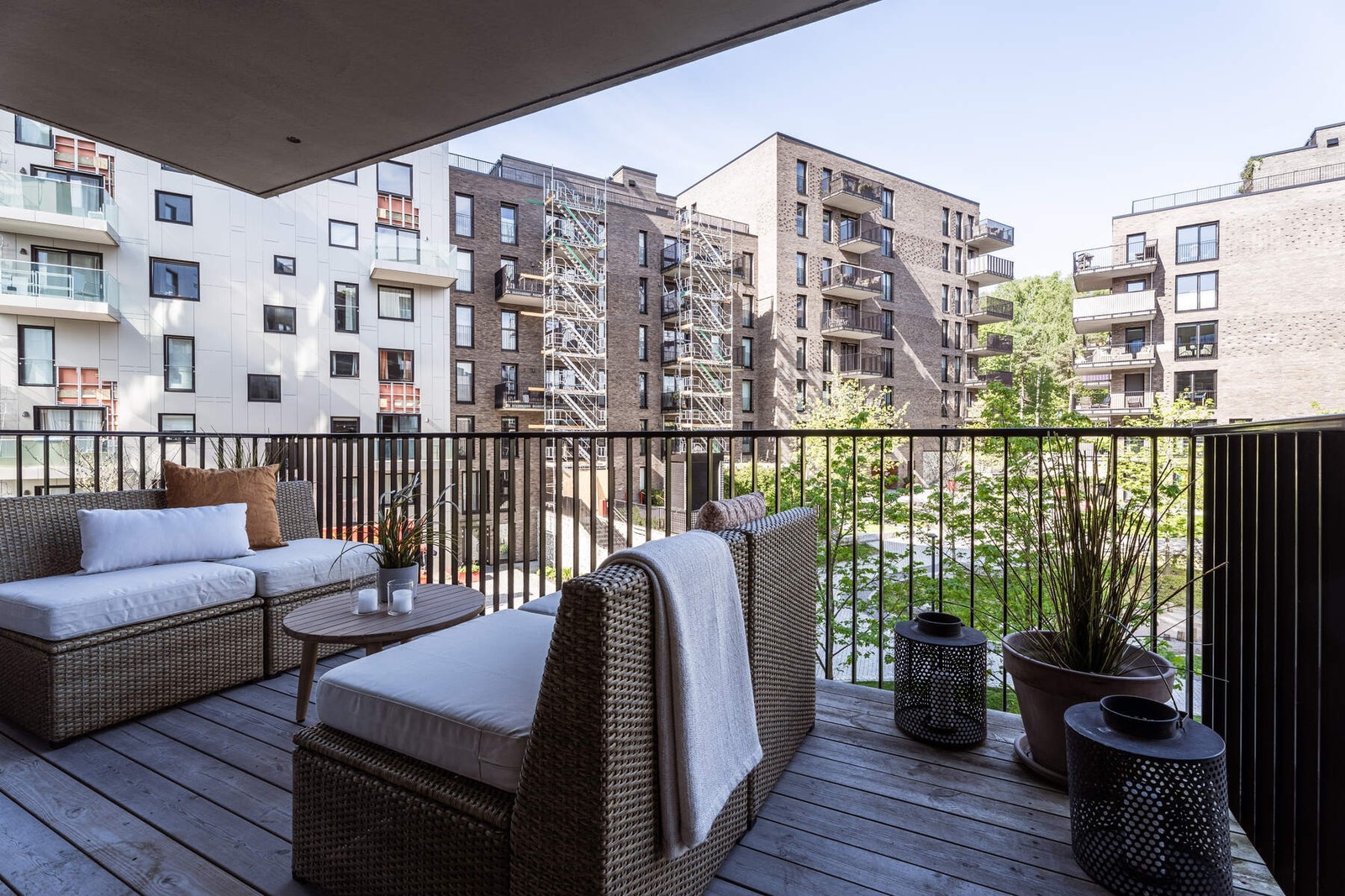 Fra stuen er det direkte utgang til en romslig balkong på ca. 10 m². Galleribilde