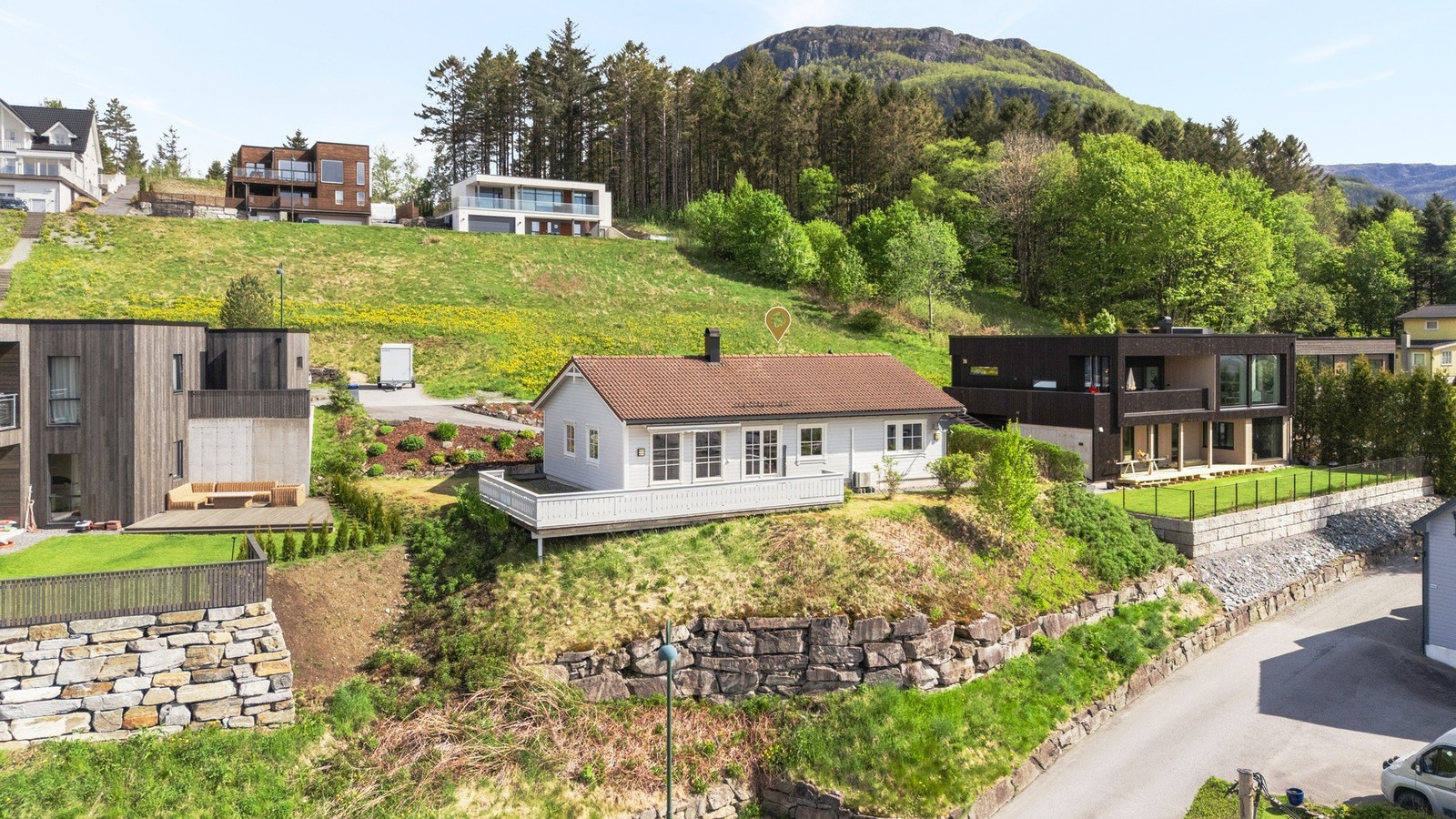 Velkommen til Balahaugen 77 - presentert av eiendomsmegler Elisabeth Marvik v/PrivatMegleren - Foto: Panomax Studio Galleribilde