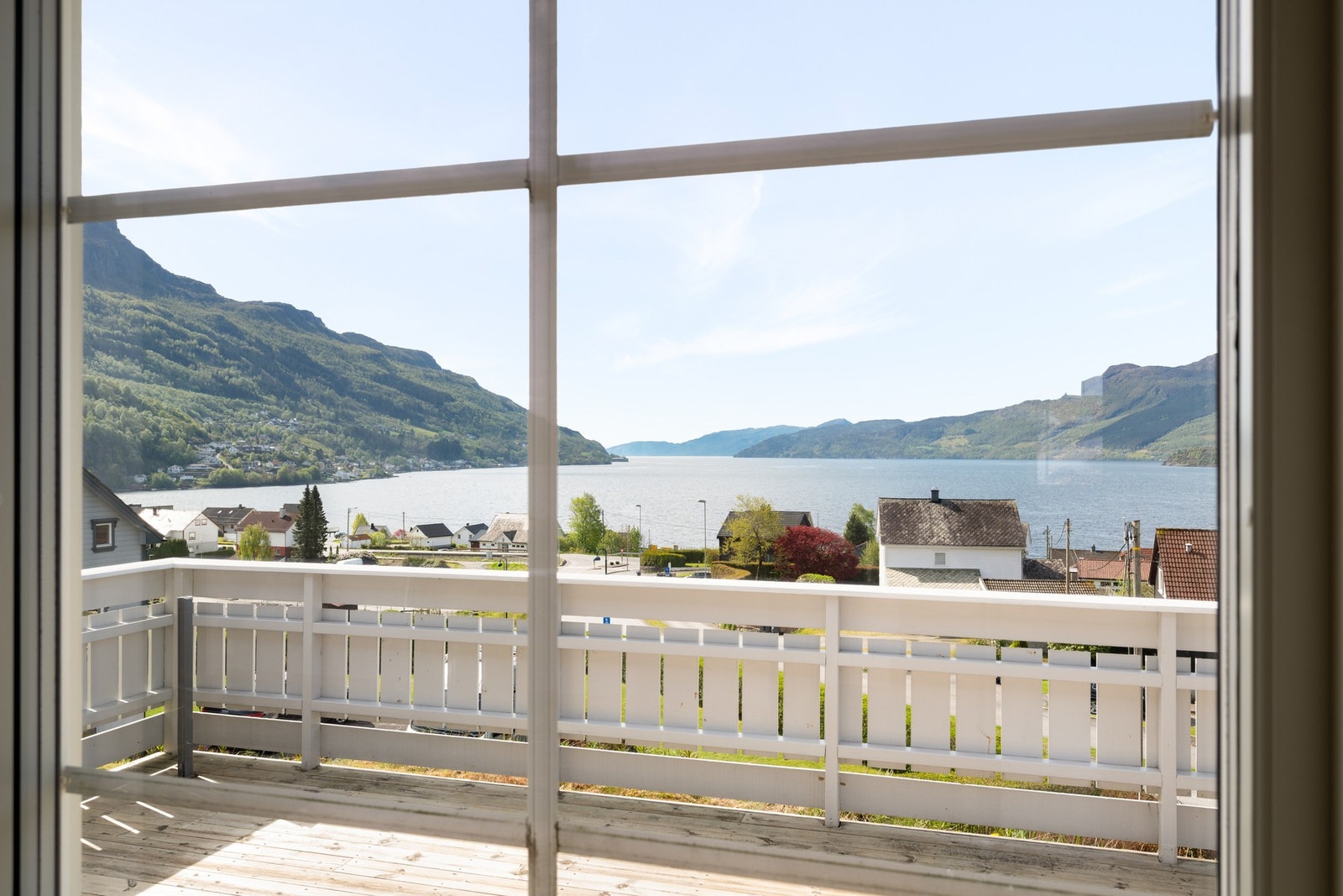 Flott utsikt fra stuevinduet. Galleribilde