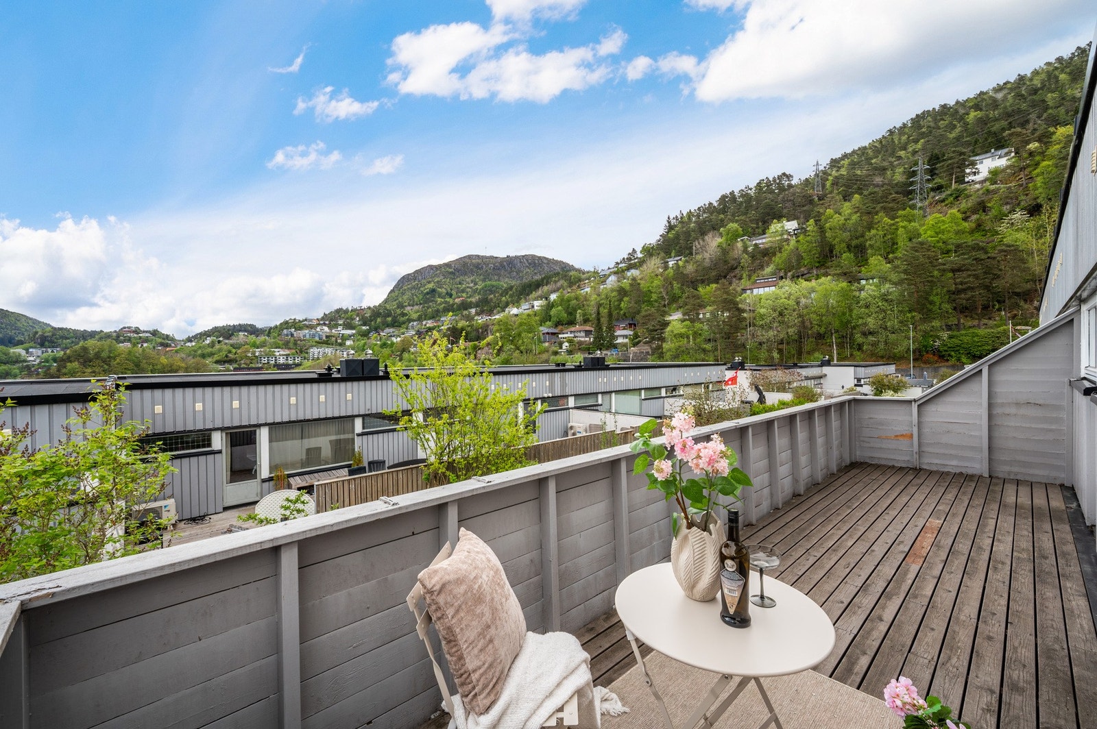 Her har er det sol til sen kveld Galleribilde