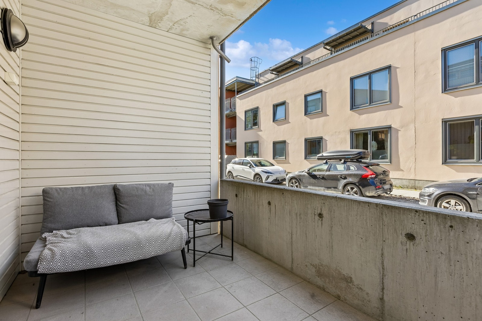 Direkte utgang til terrasse på 5,5 kvm fra stuen. Galleribilde