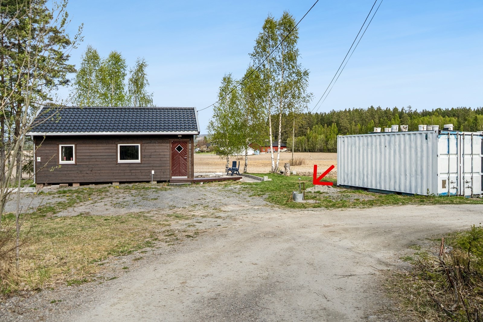 På hjørnet av eiendommen er det vannpost. Denne står på grunnen til naboen, men det er tinglyst rett til bruk av den. Galleribilde