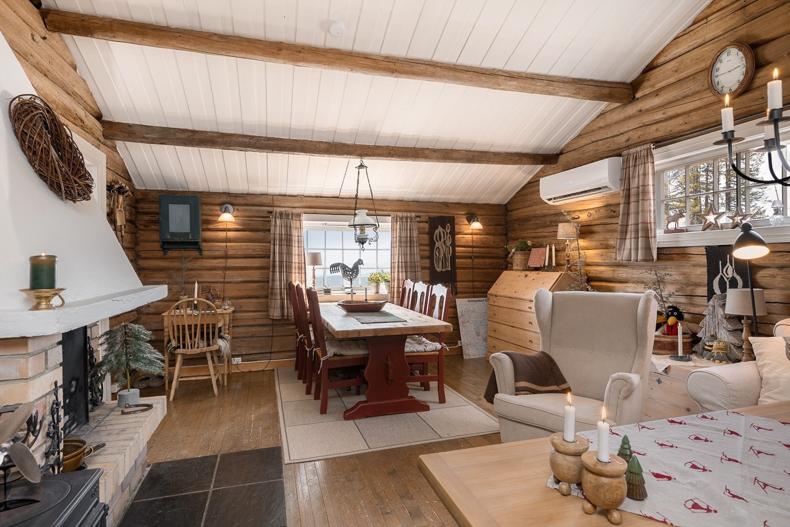 Lun og sjarmerende hyttestil. Galleribilde