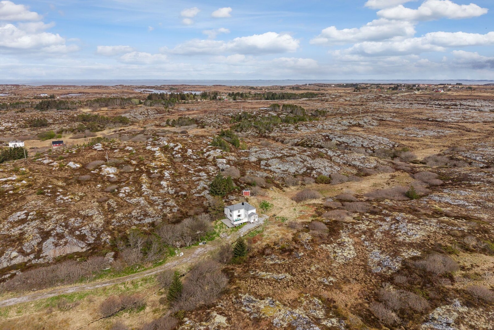 Her kan man nyte en usjenert beliggenhet på vakre Frøya Galleribilde