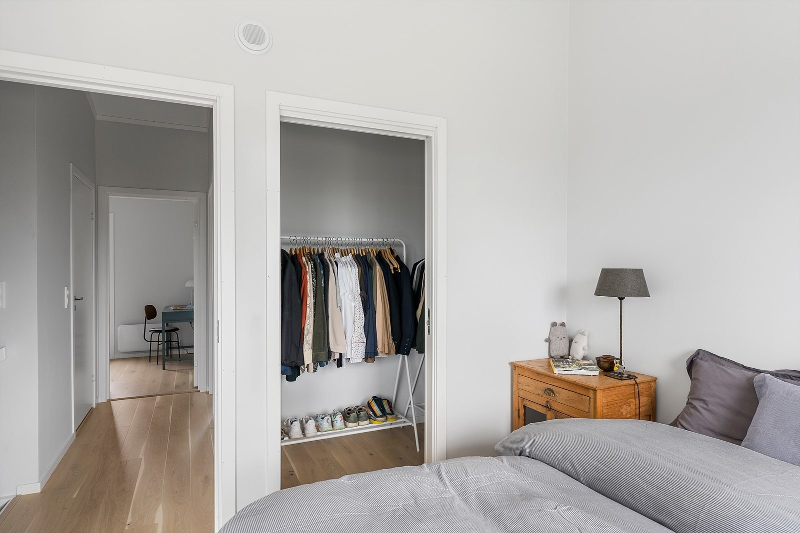 Rommet har eget walk-in closet. Galleribilde