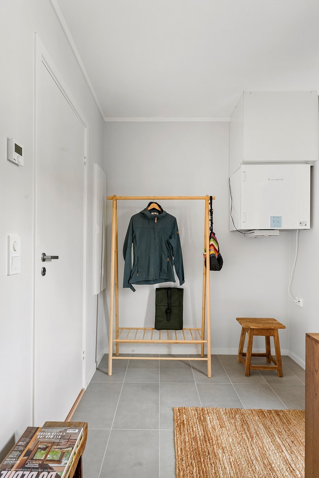 Effektiv entré med gulvvarme og plass til ytterbekledning/garderobe. Galleribilde