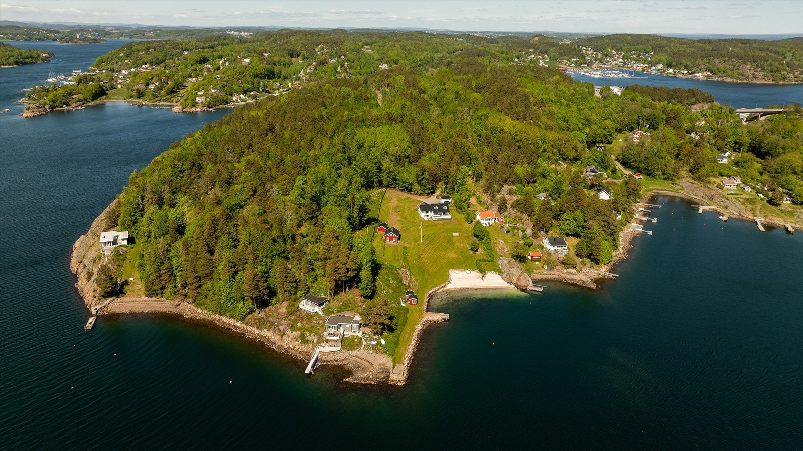 Enten du ønsker urbane opplevelser, shopping, gode matopplevelser eller et aktivt kulturtilbud, ligger Tønsberg lett tilgjengelig - samtidig som du kan trekke deg tilbake til rolige og naturskjønne omgivelser. Galleribilde