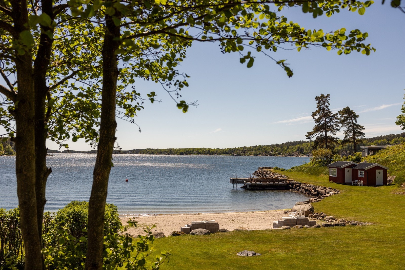 En fredelig og privat oase ved sjøen. Galleribilde