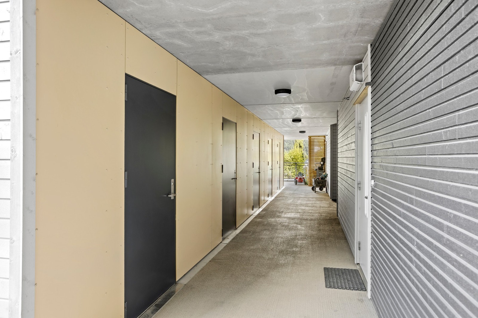 Rett ved entréen er det inngang til ekstern bod på 5 kvm. Galleribilde