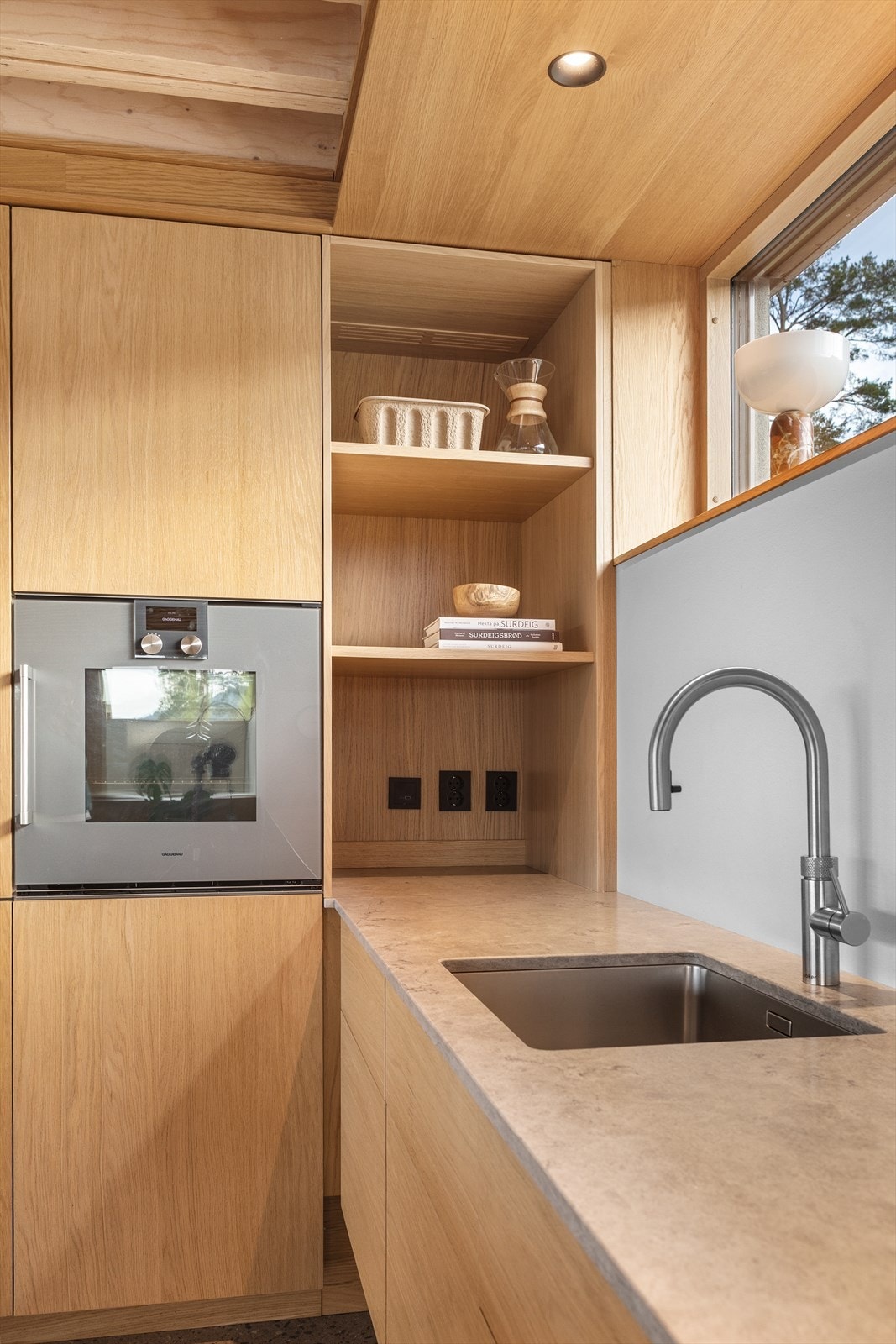 Det er installert quooker inkl. kullsyrevann og ovn er av type Gaggenau Galleribilde