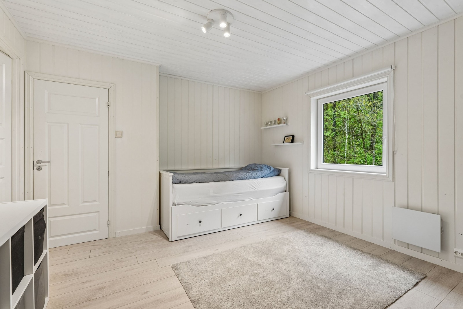 soverom med tilknyttet walk-in Galleribilde