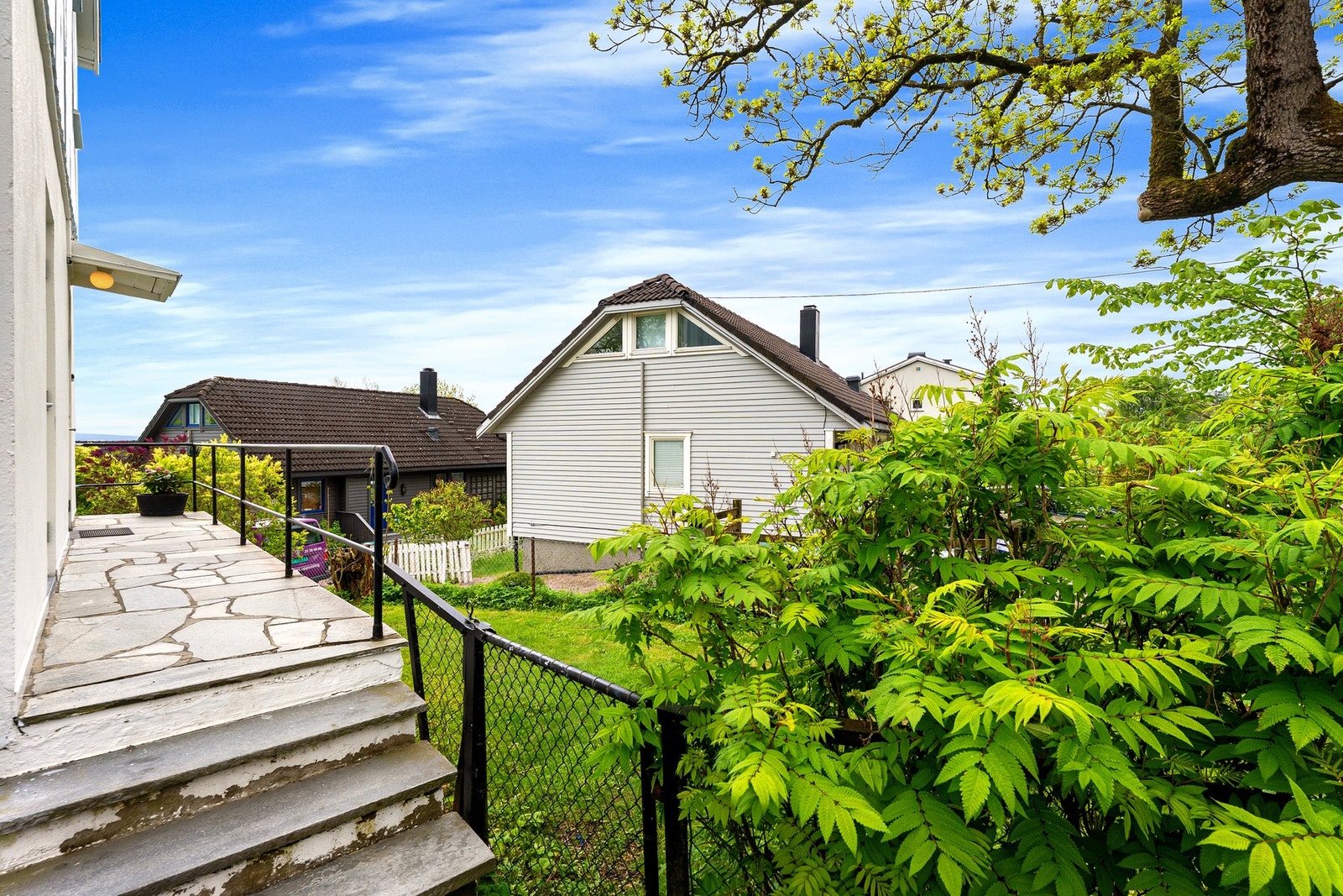 Inngang til leilighet og hage. Galleribilde
