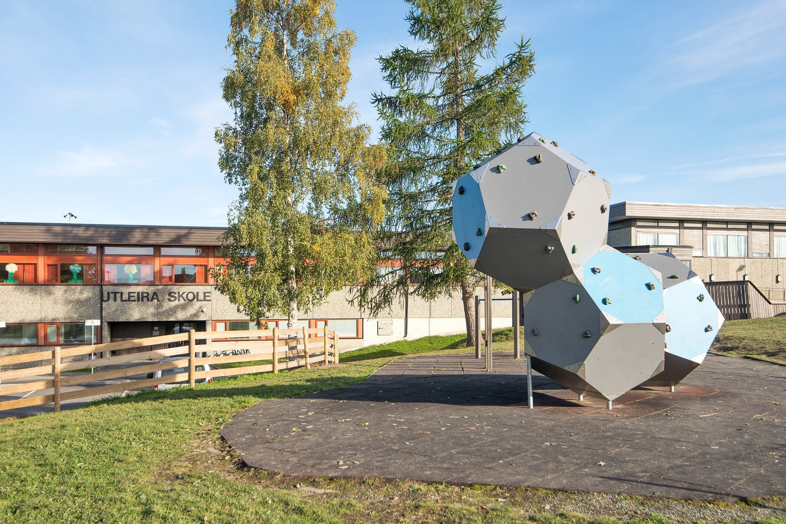 Utleira barneskole innen gangavstand fra boligen. Galleribilde