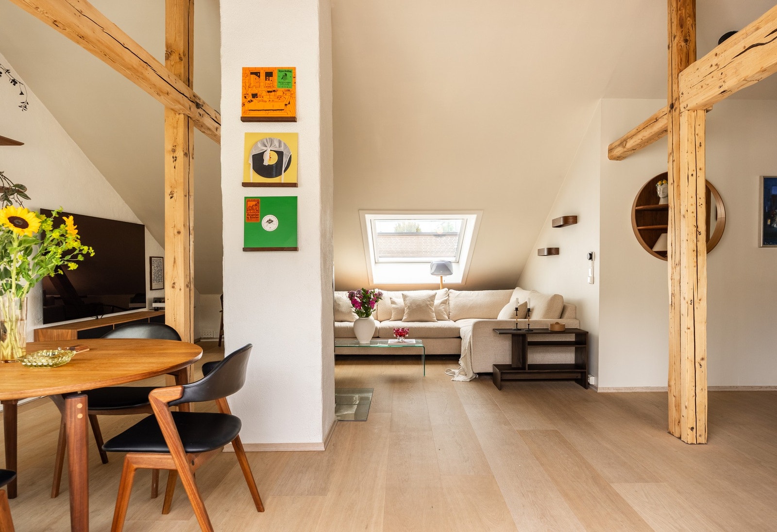 I tillegg er leiligheten styrt med smarthus (lys og varme). Galleribilde