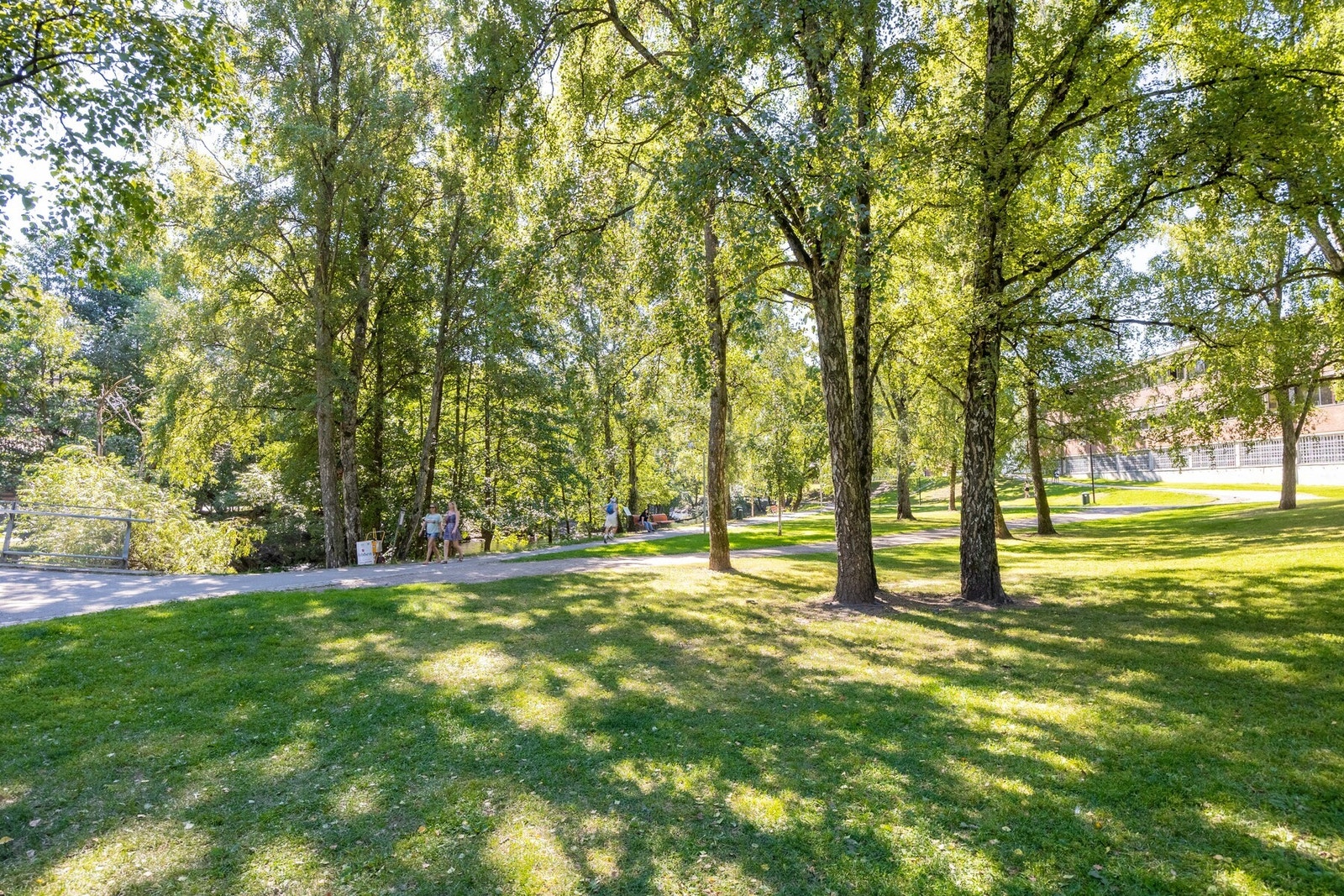 Alexander Kiellands plass er et knutepunkt mellom St. Hanshaugen, Sagene, Ila og Grünerløkka. Galleribilde