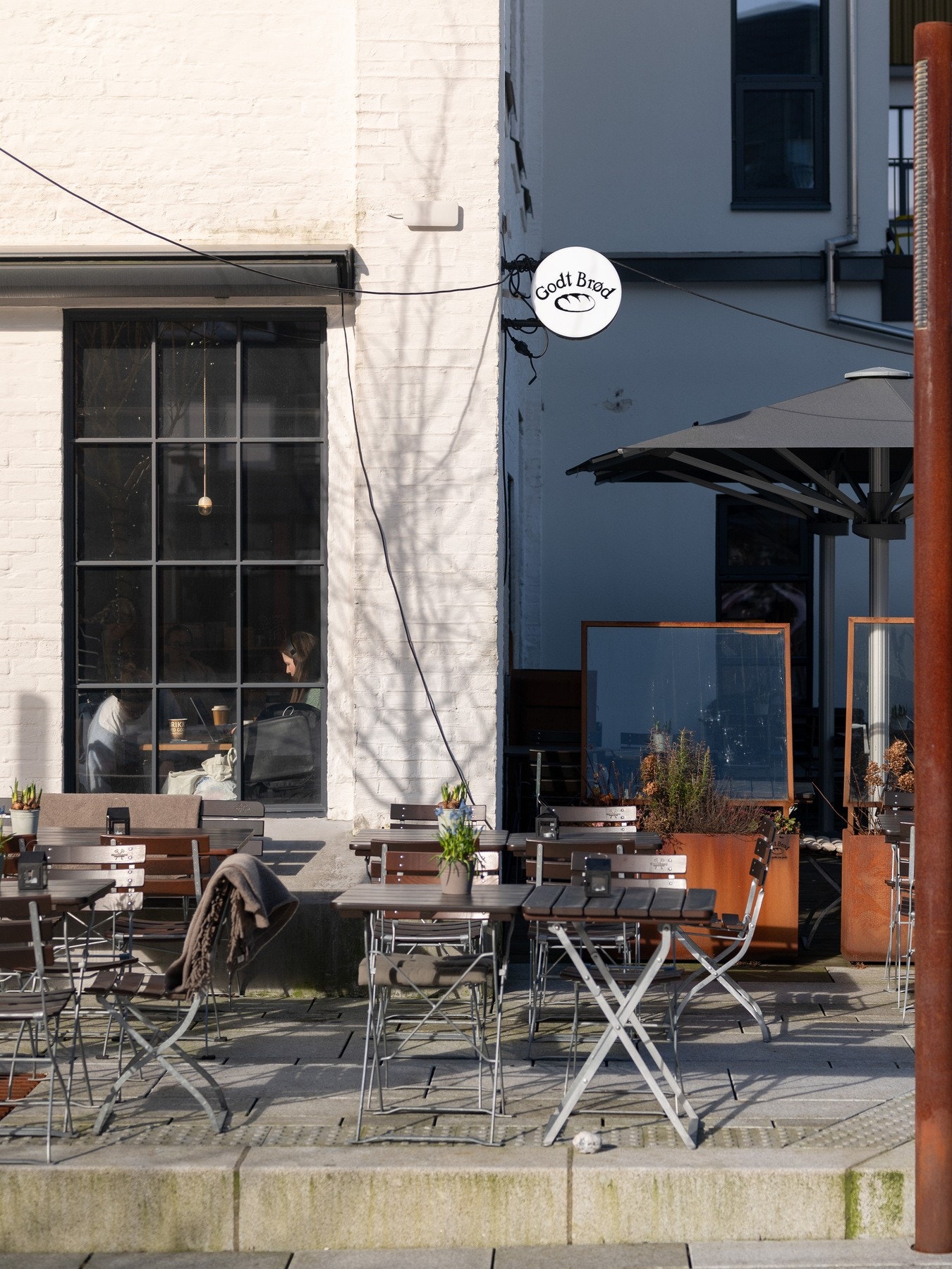 Ved Damsgårdssunet har du også herlige caféer som Godt Brød Galleribilde