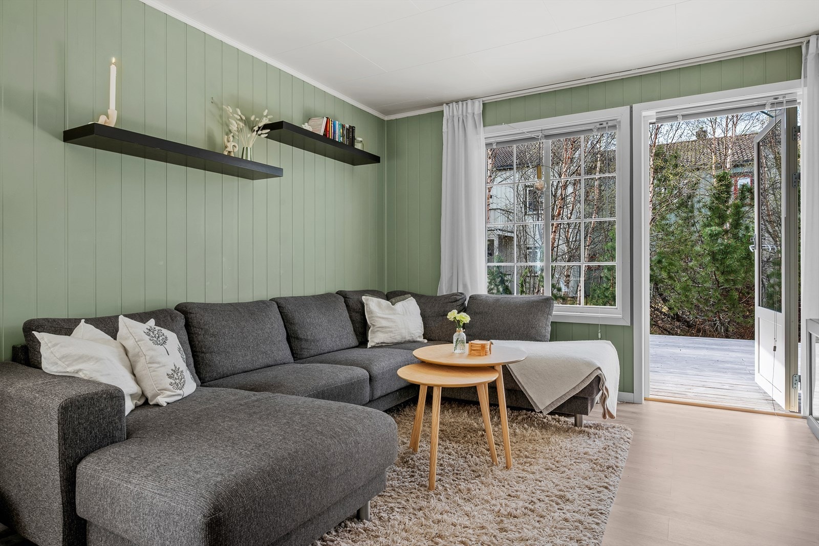 Trivelig stue med utgang til terrasse. Galleribilde