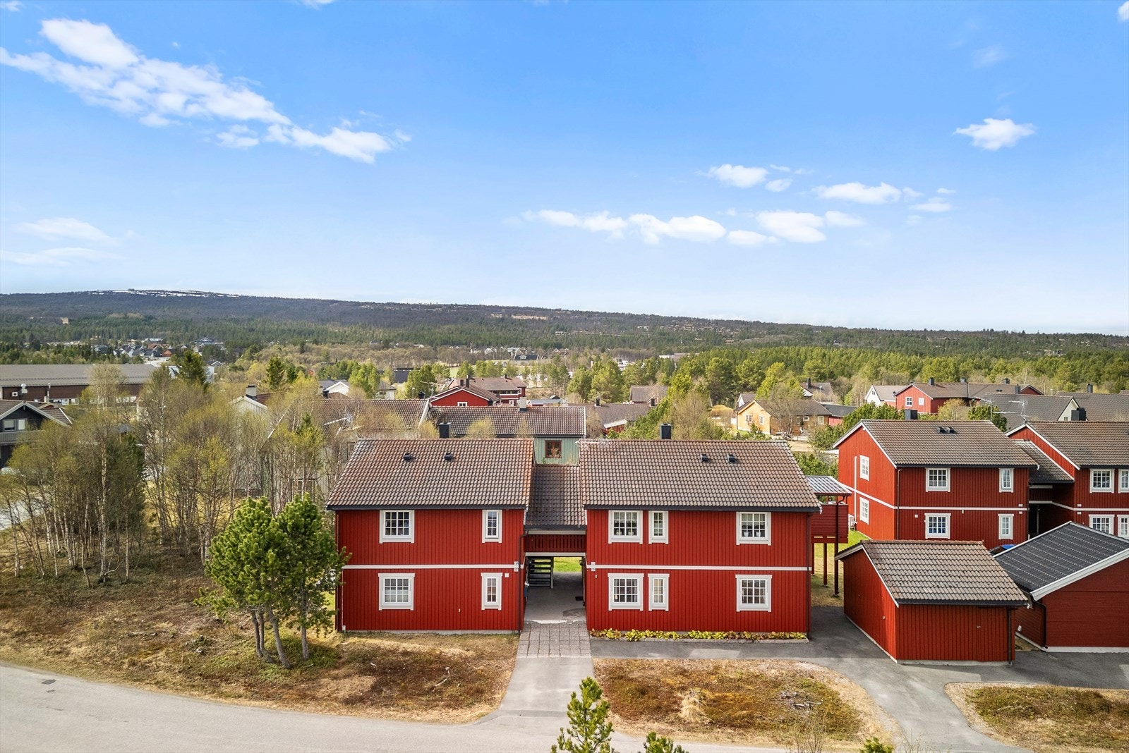 Området er pent opparbeidet og består hovedsakelig av eneboliger og annen småhusbebyggelse. Galleribilde