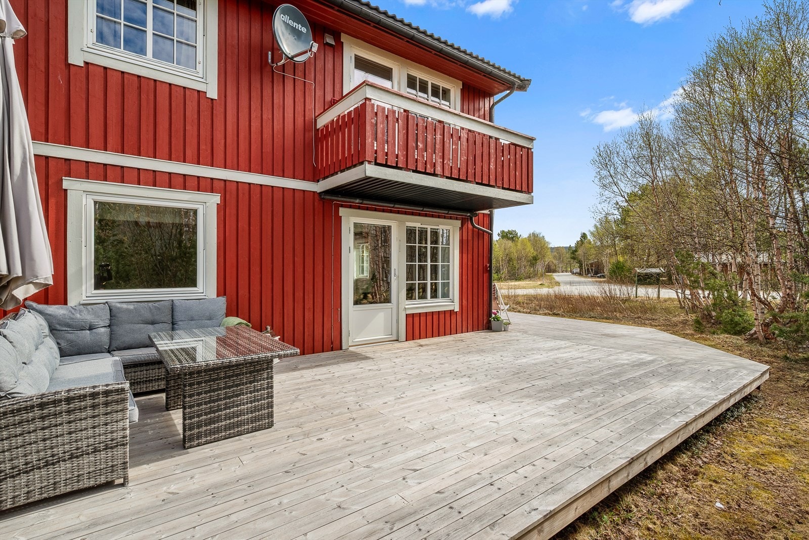 Den sørvestvendte terrassen har gode solforhold. Galleribilde