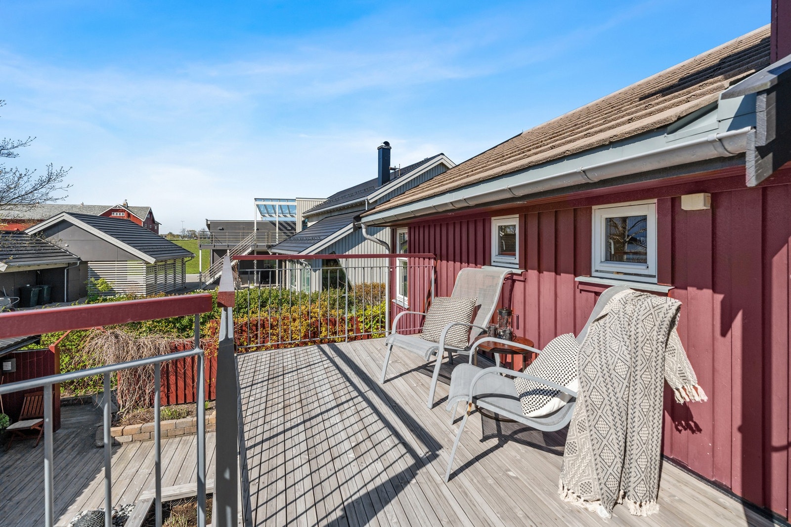 Utgang til romslig balkong. Galleribilde