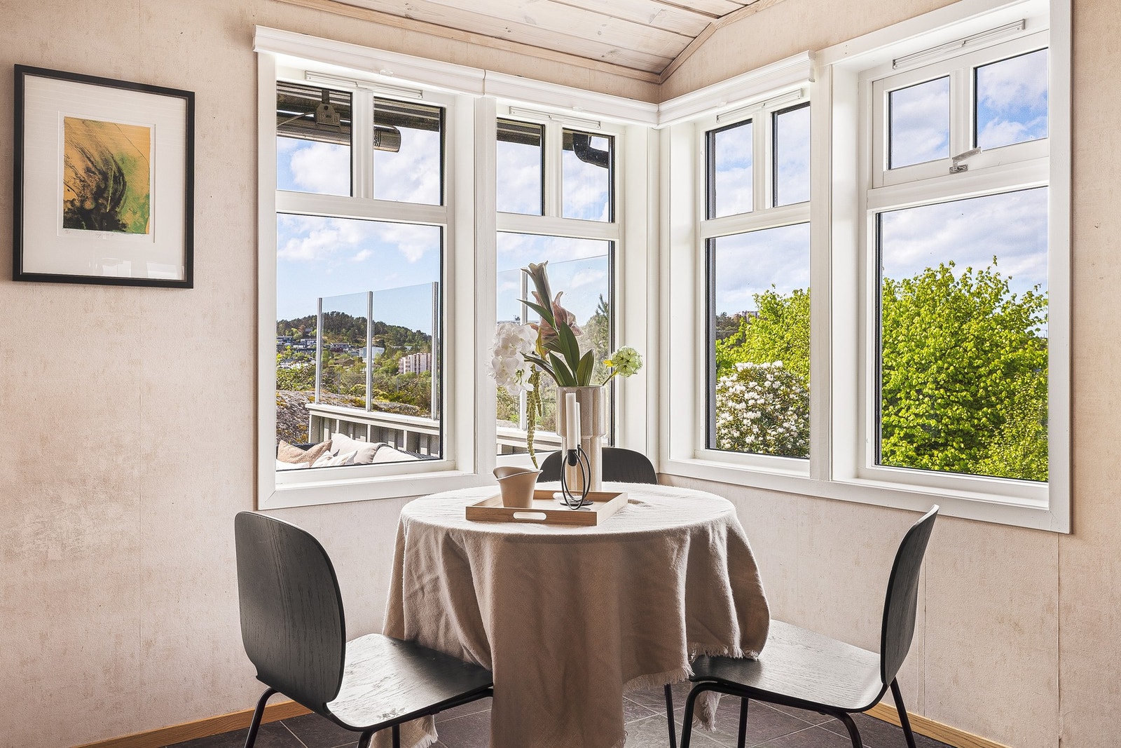 Også plass til et mindre spisebord her inne. Galleribilde