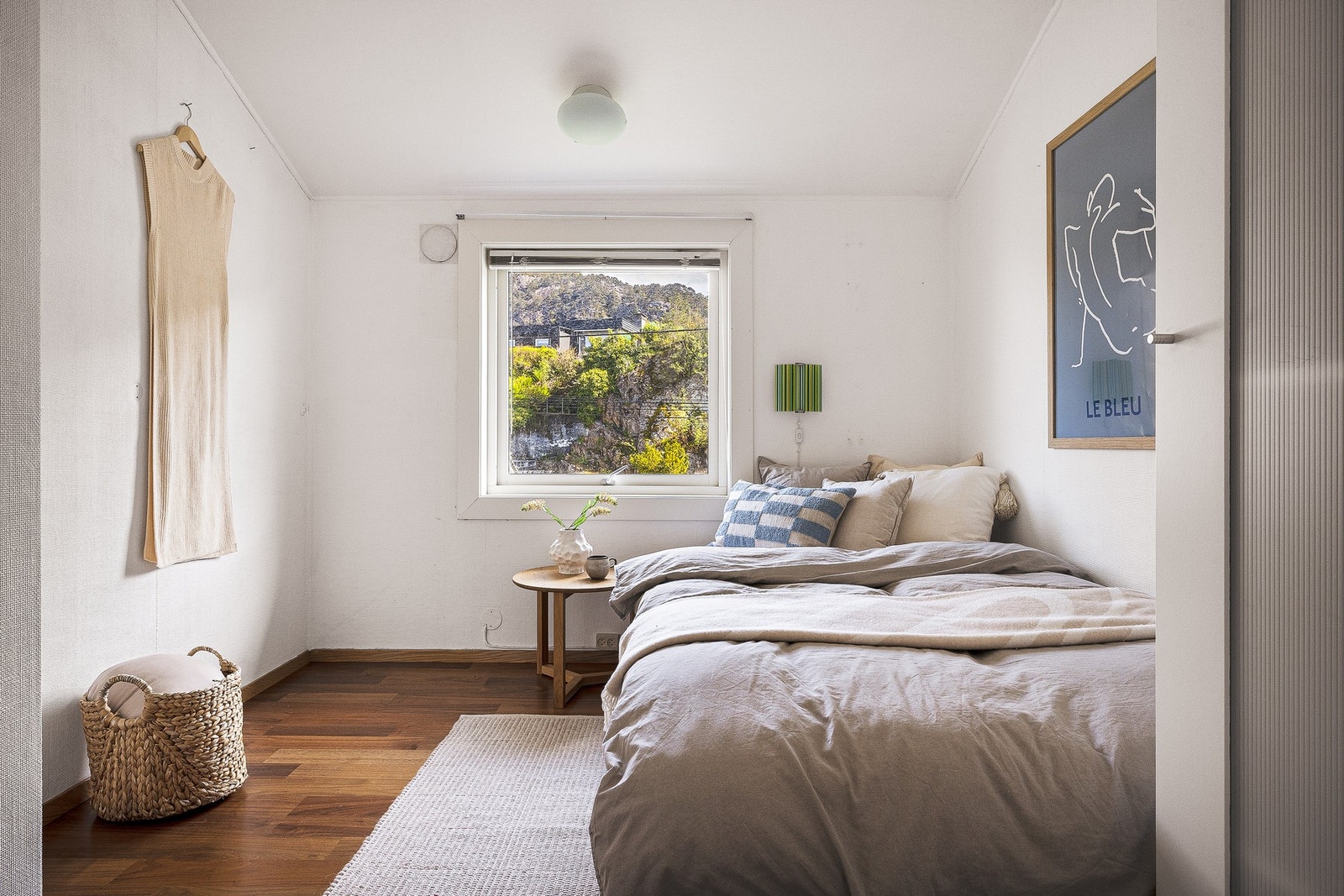 Alle soverommene har god plass til seng og garderobe. Galleribilde