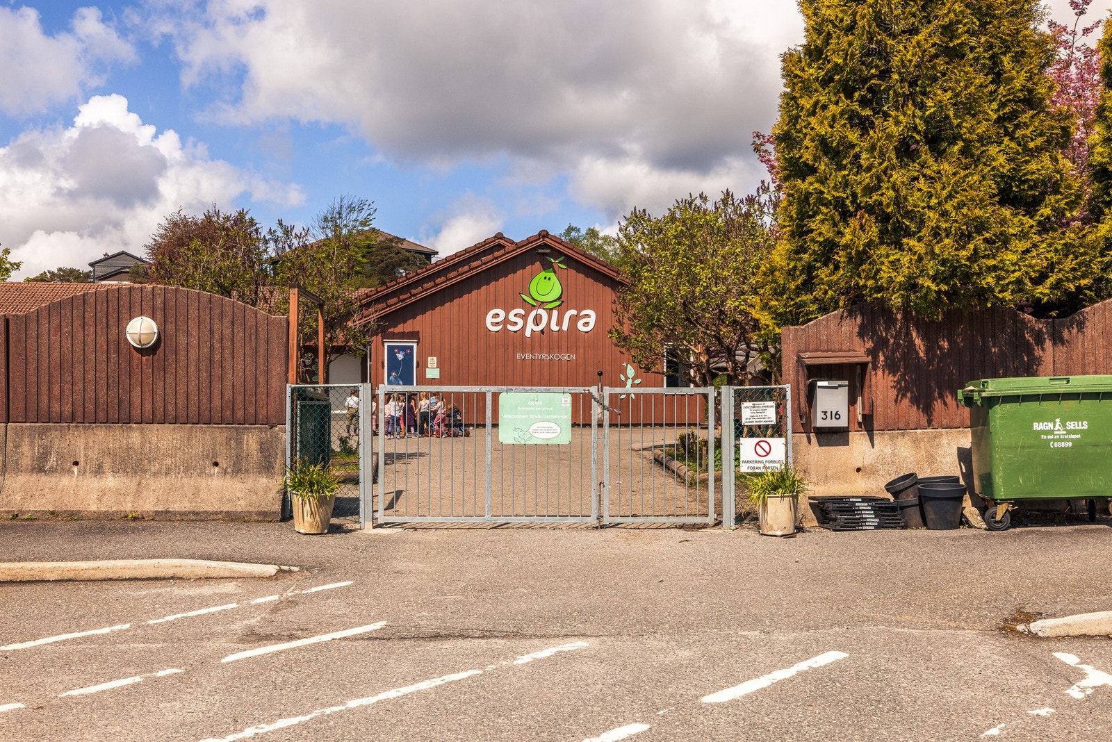 Kot vei til skoler og barnehage. Galleribilde