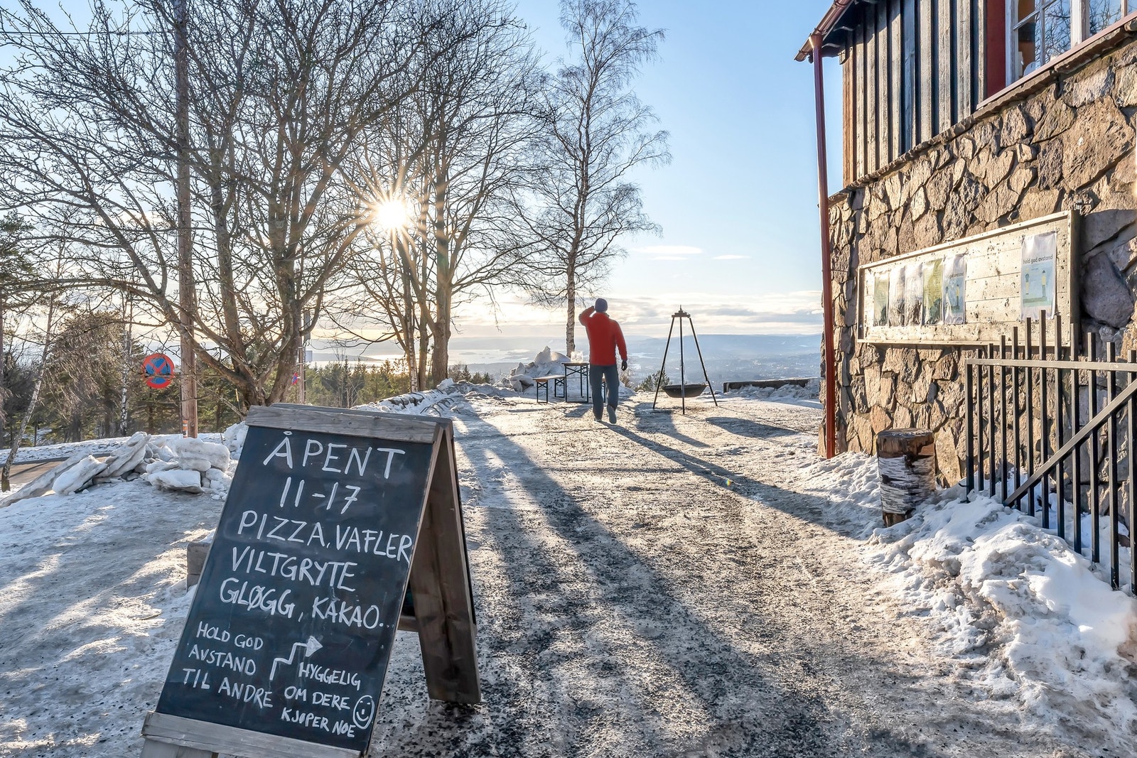 På toppen av slalombakken ligger Grefsenkollen restaurant Galleribilde