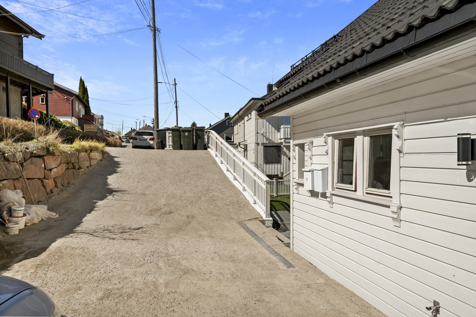 Oppkjørsel, plass til flere biler Galleribilde