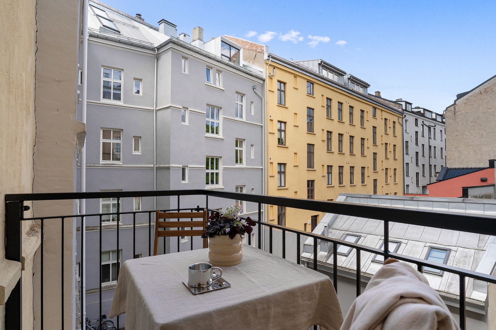 God plass til utemøbler. Galleribilde