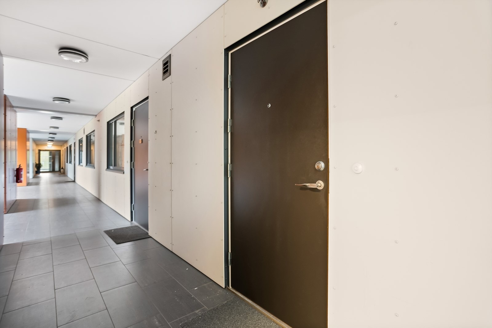 Leiligheten ligger i 2. etasje med enkel adkomst via heis eller trapp. Galleribilde