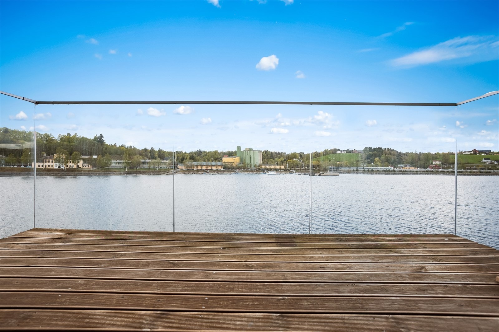 En overbygget balkong gir ly for vær og vind, og forlenger utendørssesongen. Galleribilde