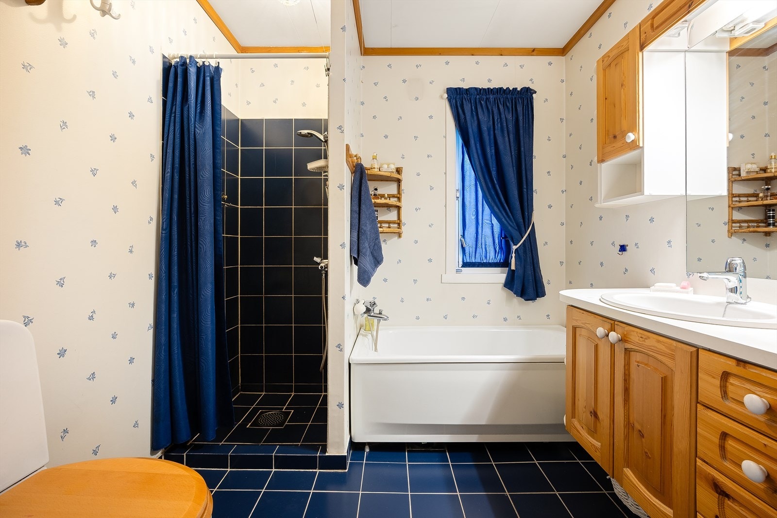 Badet i hovedetasjen Galleribilde