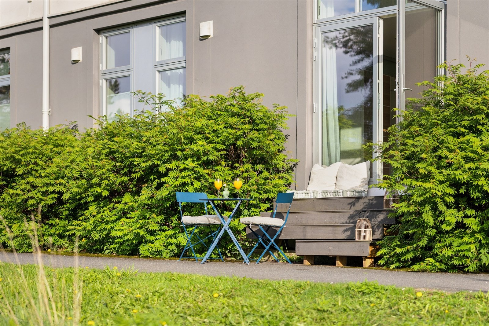 Her kan du nyte morgenkaffen i lune og hyggelig omgivelser. Galleribilde