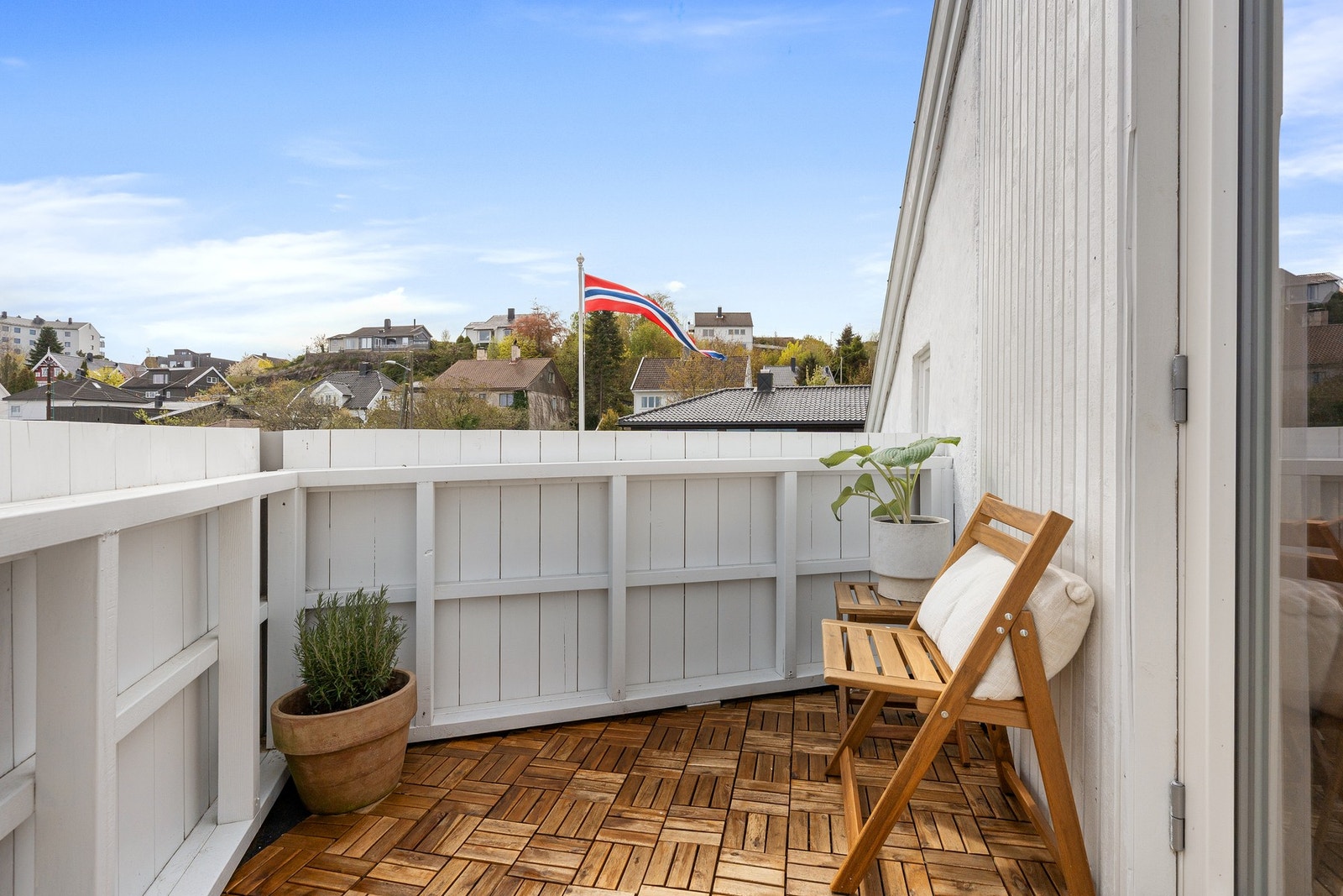 Balkongen er syd-/østvendt. Galleribilde